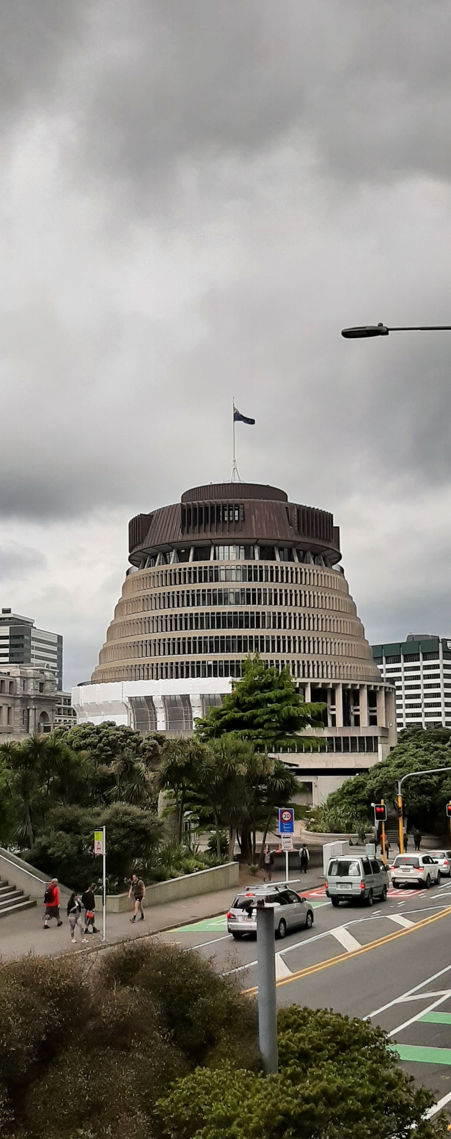 Uuden-Seelannin hallituksen päämaja, jota nimitetään mehiläispesäksi sen ulkonäön vuoksi.